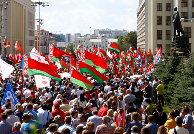 Lukaşenko destekçileri Minsk'teki Bağımsızlık Meydanında toplandı | Fotoğraf: Reuters